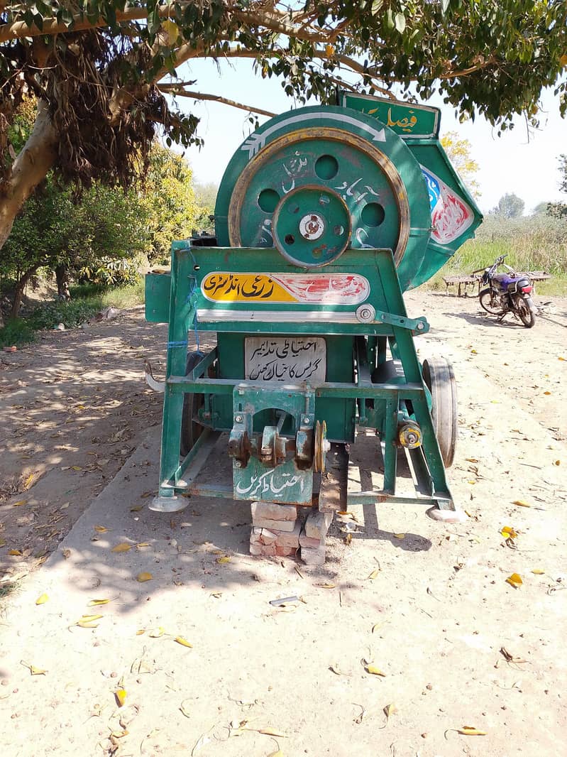 tractor wheat threshor 3