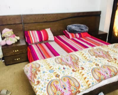 Bed set with dressing table and mattess