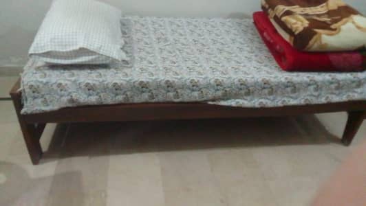 2 single beds and 1 study table