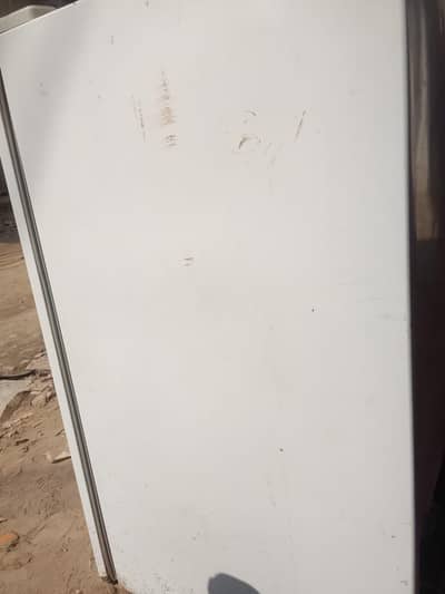 Room Dowlance fridge