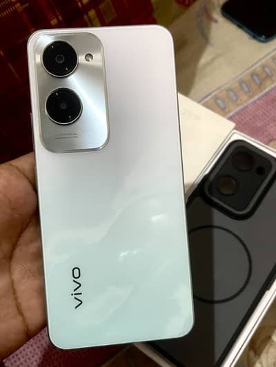 Vivo Y18 in Warranty