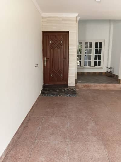 1 Kanal Full House Available For Rent In Cavalry Ground