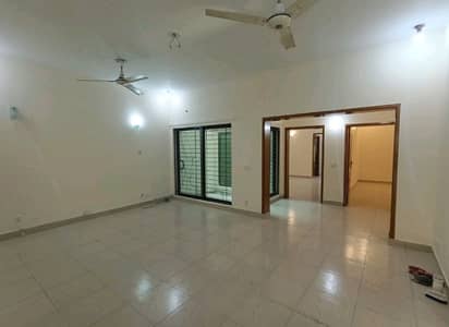 1 Kanal Lower Portion In Cavalry Ground Is Available For rent