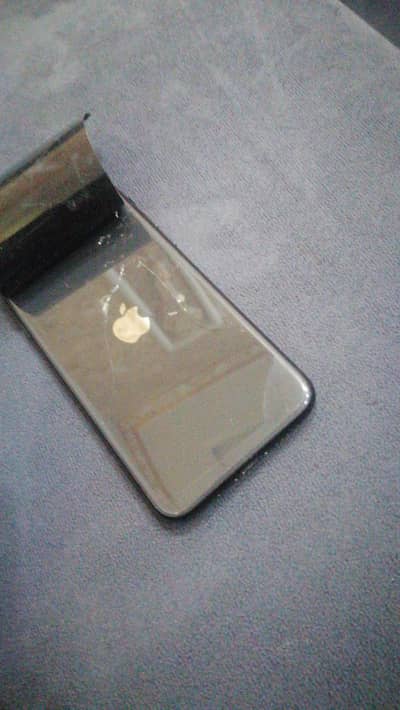 Iphone se 2 128gb just backcrack and front uper little glass break