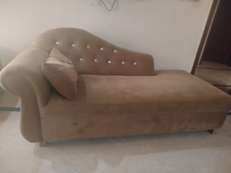 Couch/Dewan 0