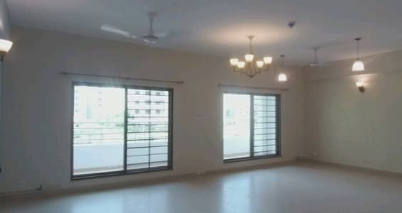 10 Marla Flat In Beautiful Location Of Askari 10 In Lahore