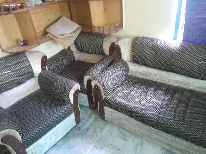 Good condition sofas, queen size bed 0