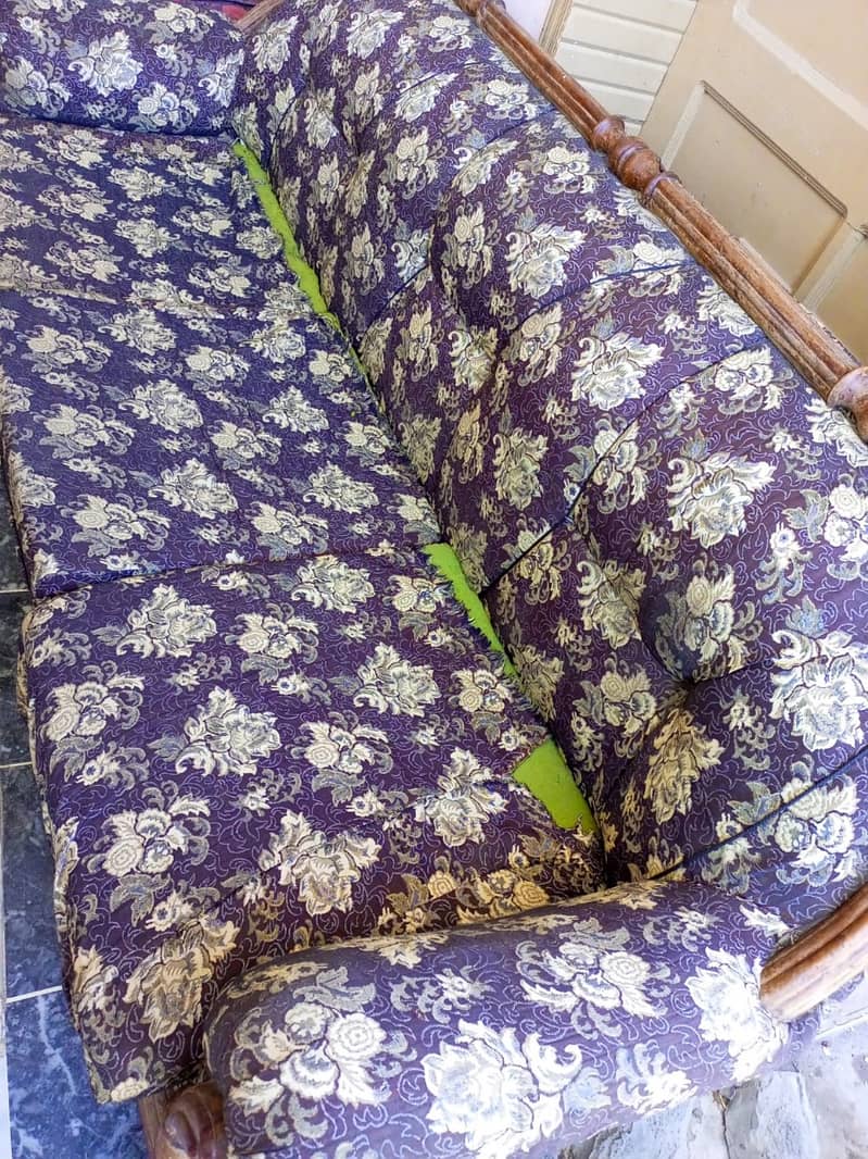 Good condition sofas, queen size bed 1