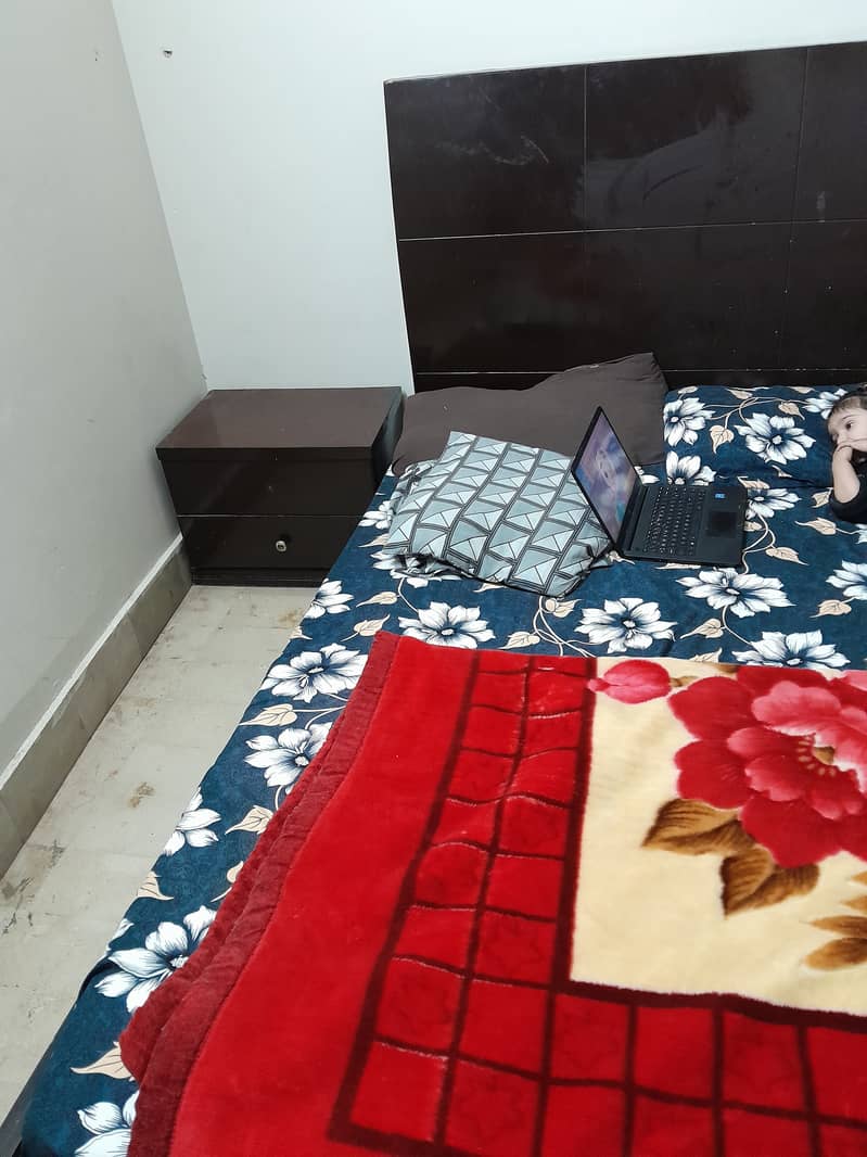 Good condition sofas, queen size bed 4