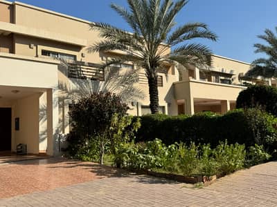 200 Sq Yd General Villa For Sale Precinct-11A. 3 Bedrooms | Drawing, Dining, Closed Italian Kitchen & TV Lounge. Near Entrance | Near Murree Point | Huge Greenbelt | Near Parks, Mosques & Shopping Gallery. Just 8 Min Drive from Main Gate.