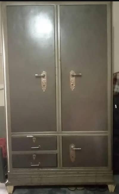 Metal cabinet