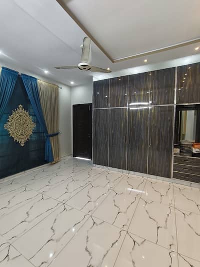 10 Marla Separate Upper Portion Available For Rent