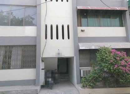 Unoccupied Flat Of 10 Marla Is Available For rent In Askari