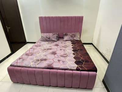 rose colour bed new condition