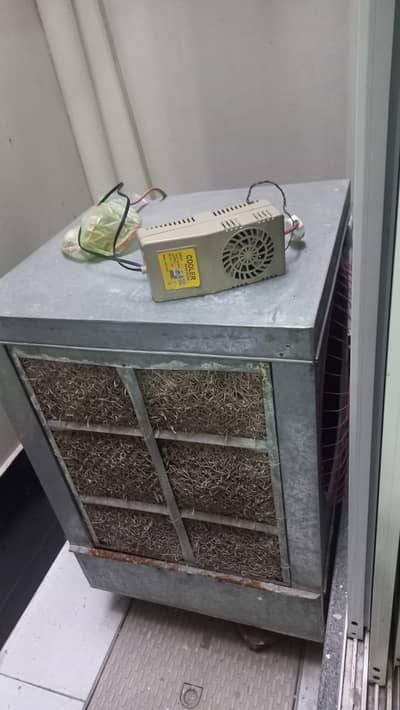 Solar cooler with power supply