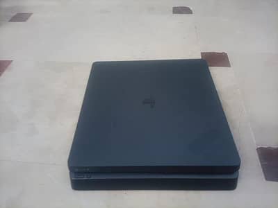 PS4 Slim Jailbreak Jst Like New 10 / 10 Condition With Assesories