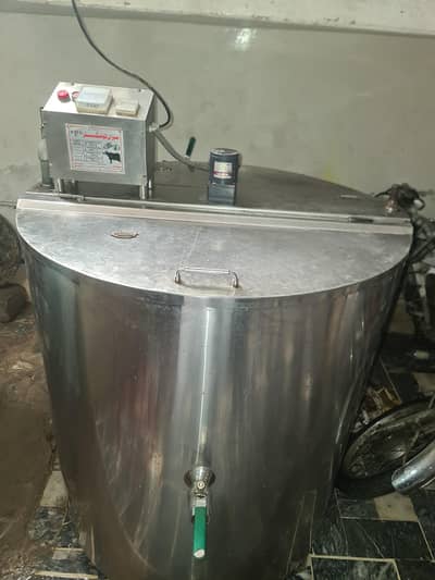milk boiler 300 lter. call 03139908858