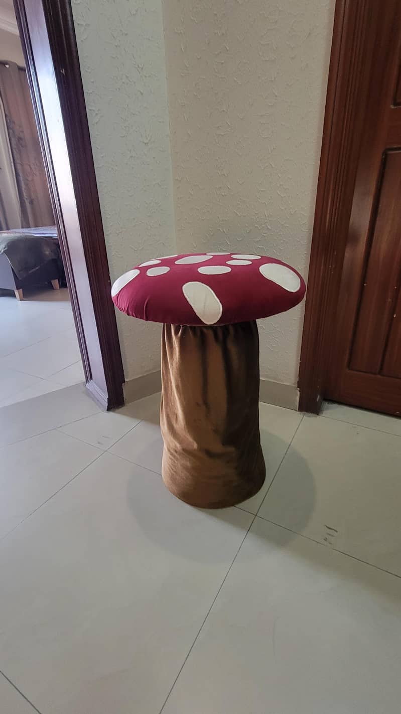 mushroom stool 1