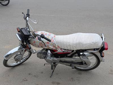 HONDA CD 70 for sell totally original Original drive 3005 kilometers