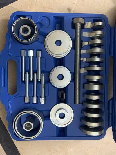 universal 31-piece wheel bearing tool set