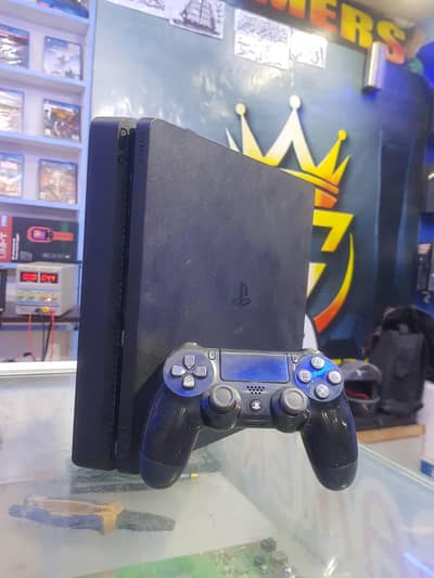 PS4 Slim Good Condition With Assesories