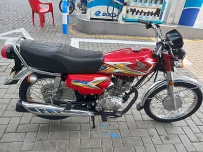 honda 125 red colour  10 by 10 condition fast hand used
