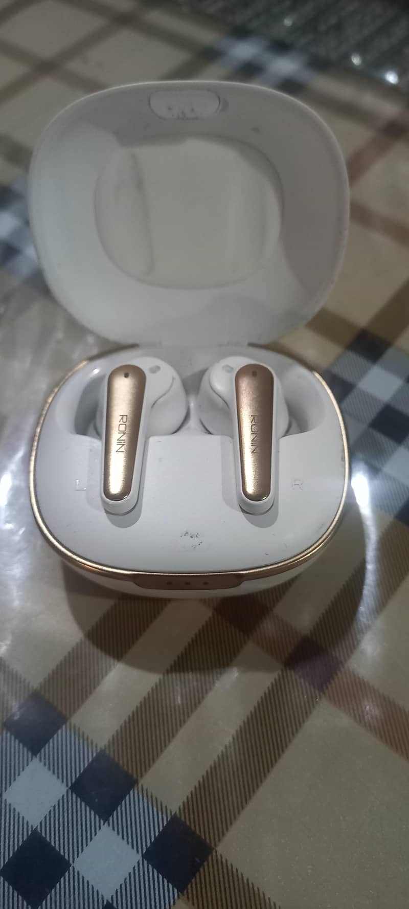 Ronin Eclipse Earbuds (slightly used) 1