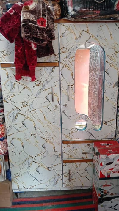 2 Door High Quality Almari Boht Kamal Almari Hai