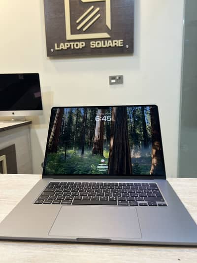 MACBOOk Air M3 15’’ inches 8GB RAM 256SSD