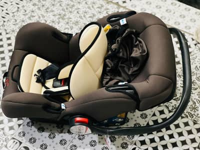 tinnies baby Carry cot unused 10/10 condition