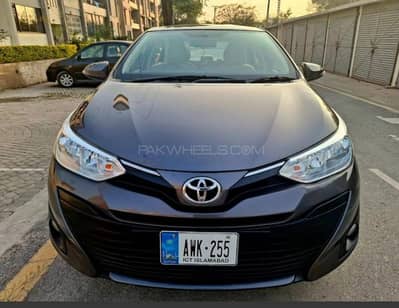 Toyota yaris ATIV-CVTI 21/22 model total geniune car