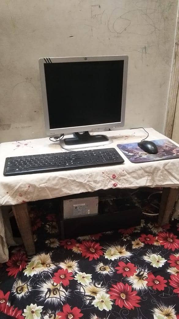 HP 4th gen pc with 19 inch monitor 0