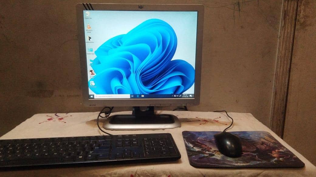 HP 4th gen pc with 19 inch monitor 1