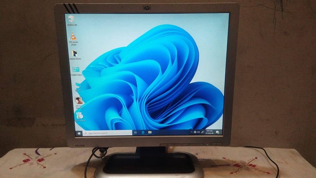 HP 4th gen pc with 19 inch monitor 2