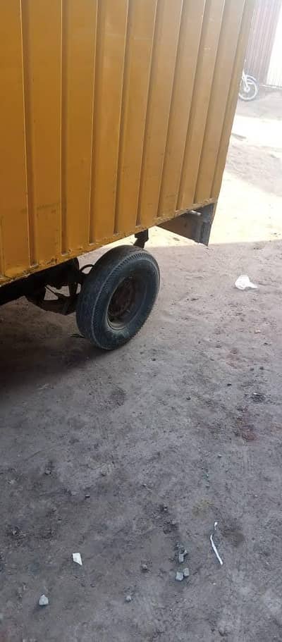 سی این جی لوڈر رکشہ کیبن