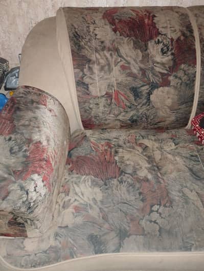 2 seats sofa for sale in good condition