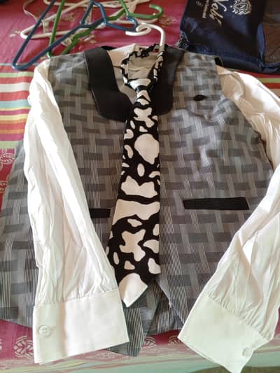 8 year boy 2 piece suit in excellent condition