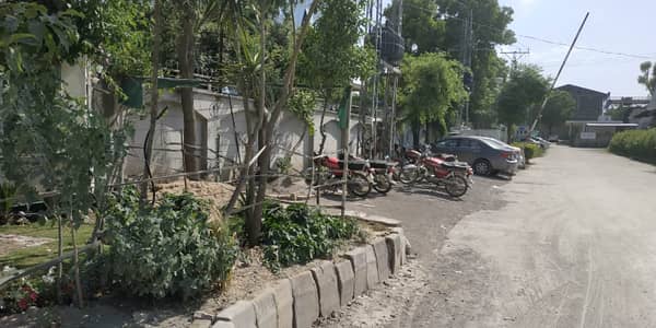 I-9 5 kanal Plot near to Metro Available for sale