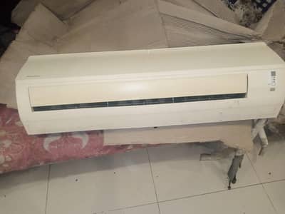 2 ton inverter ac Daikin ( japanese company )