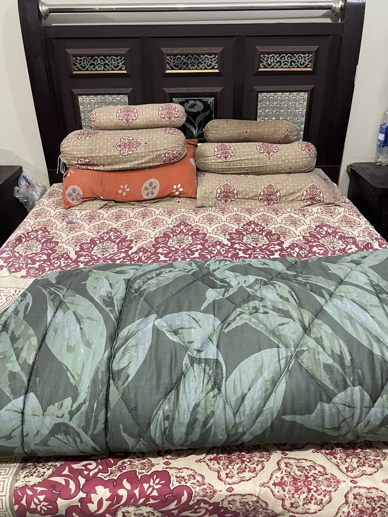 Queen size bedset 4