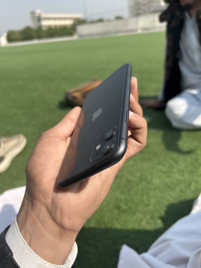 I phone 11 (64) GB ( battry health 82) bypass