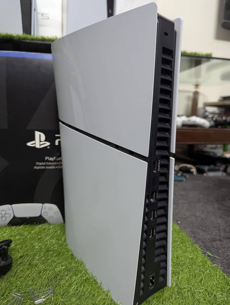 Ps5 Slim 1Tb Disk Edition 2 Controller With Complete Box 0