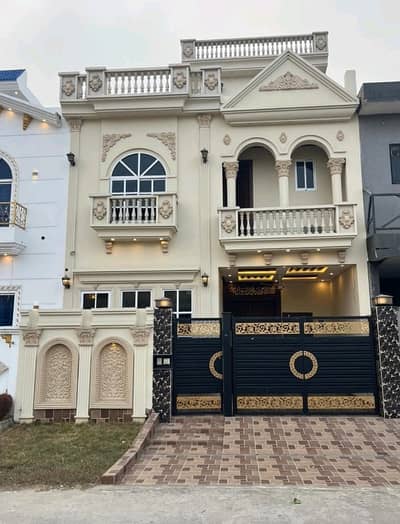 Aesthetic Prime Location House Of 5 Marla For sale Is Available