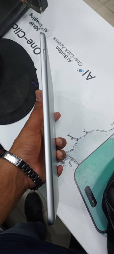 ipad 6th Generation   128 gb