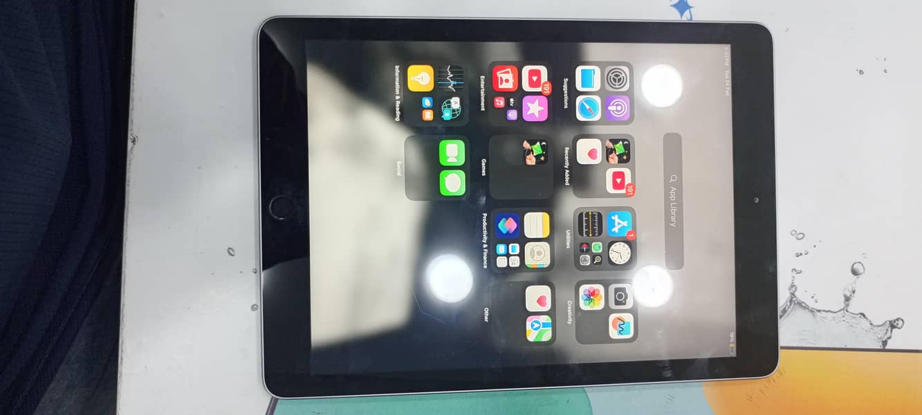 ipad 6th Generation   128 gb 2