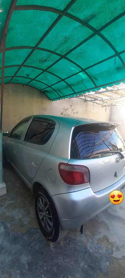 vitz 2000 model home used car