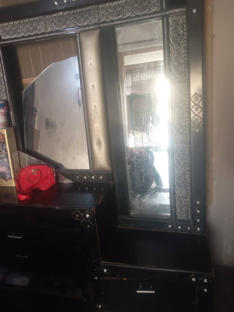 bad dressing side table 2