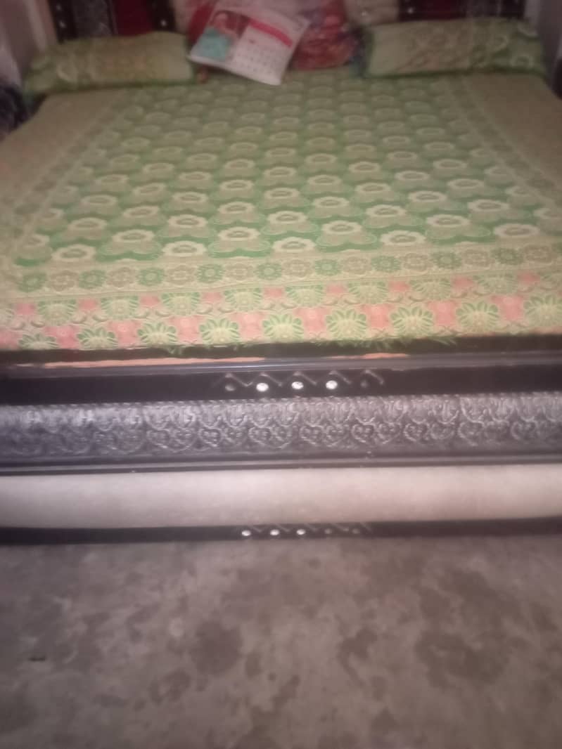 bad dressing side table 4