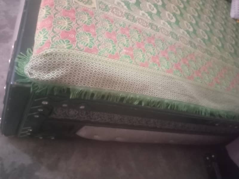 bad dressing side table 5