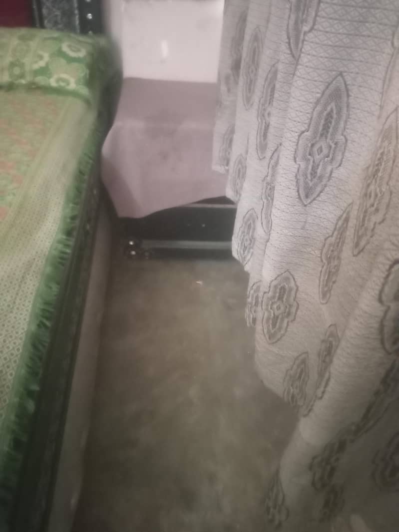 bad dressing side table 6